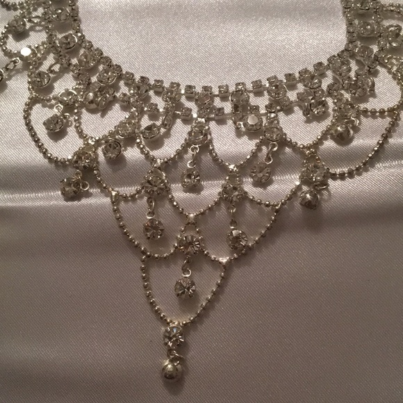 HOST PICK!!! 🎉 Vintage crystal formal necklace - Picture 3 of 4